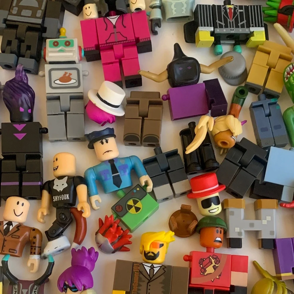 Assorted Roblox Action Figure Loose Parts